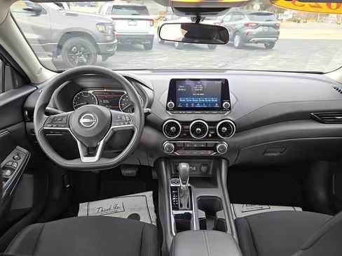 Used 2025 Nissan Sentra SV image 3