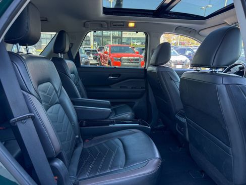 Used 2023 Nissan Pathfinder Platinum image 18