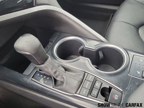 Used 2020 Toyota Camry XLE FWD image 30