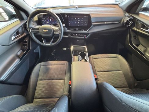 Used 2025 Chevrolet Equinox LT image 32