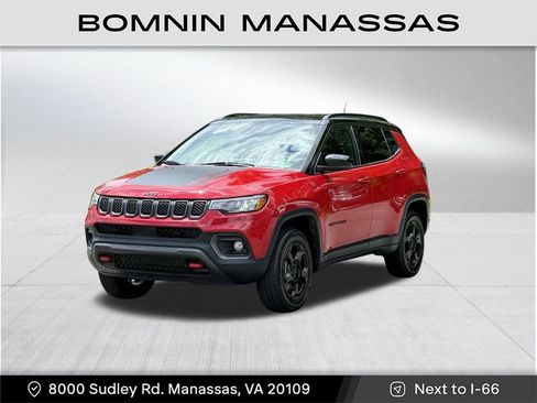 Used 2024 Jeep Compass Trailhawk AWD/4WD image 1