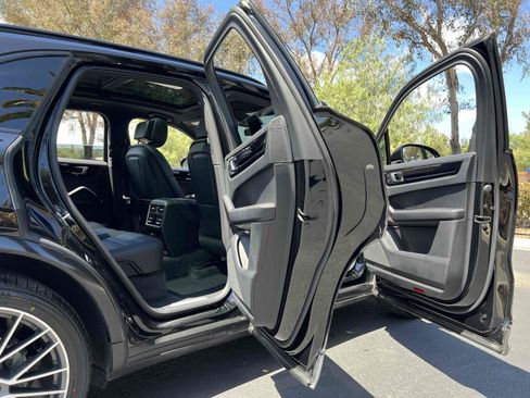 Used 2019 Porsche Cayenne S image 57