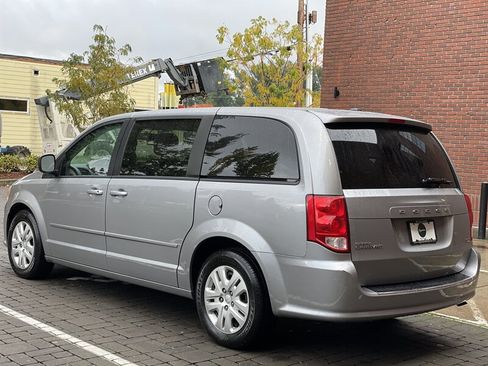 Used 2016 Dodge Grand Caravan SE w/ Quick Order Package 29E SE image 3