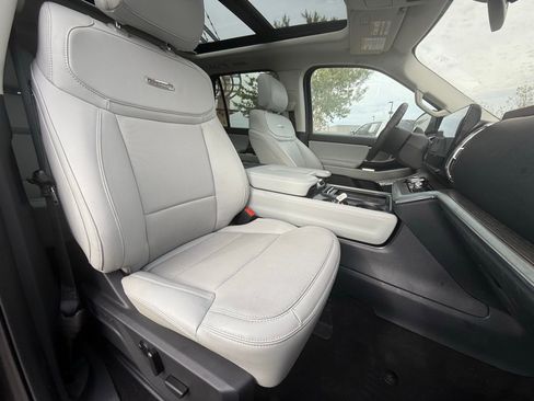 Used 2025 Ford Expedition Max Platinum image 16