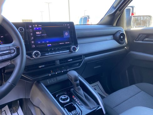 Used 2025 Chevrolet Colorado W/T w/ WT Convenience Package II image 22