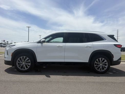 Used 2025 Buick Enclave Preferred AWD/4WD image 2