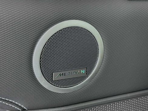 New 2025 Land Rover Discovery Dynamic SE image 19