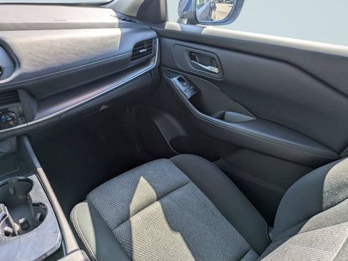 Used 2025 Nissan Rogue SV FWD image 19