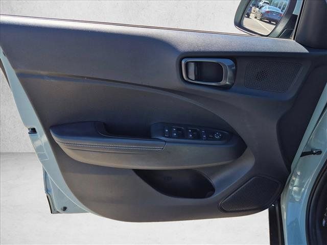 Used 2025 Hyundai Venue Limited FWD image 10