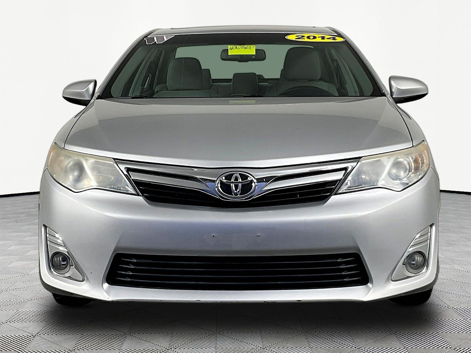 Used 2014 Toyota Camry XLE FWD image 2