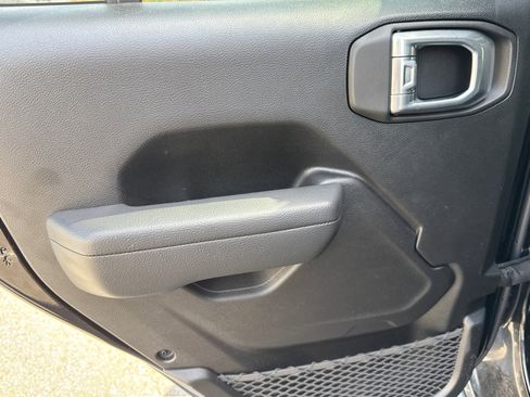 Used 2024 Jeep Gladiator Sport image 22