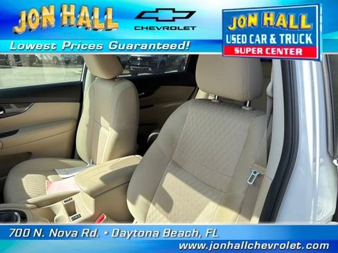 Used 2020 Nissan Rogue SV w/ Sun & Sound Touring Package image 19