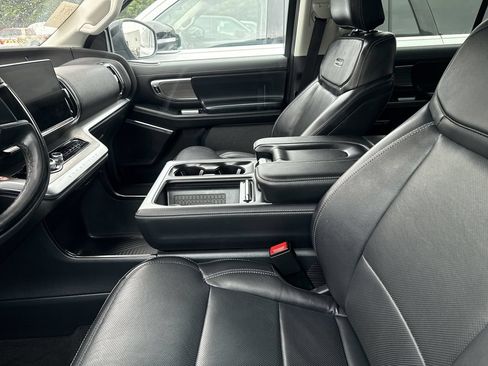 Used 2025 Ford Expedition Platinum AWD/4WD image 10