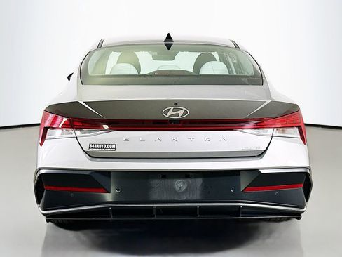Used 2024 Hyundai Elantra Limited FWD image 6