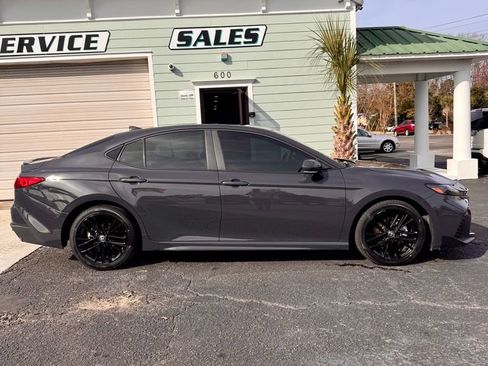 Used 2025 Toyota Camry SE w/ Convenience Package image 4