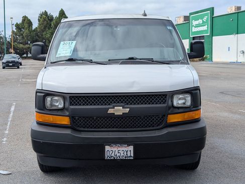 Used 2017 Chevrolet Express 3500 image 3