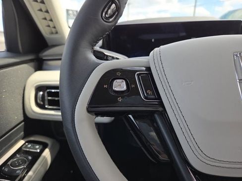 Used 2025 Lincoln Aviator AWD image 22