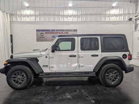 Used 2024 Jeep Wrangler Unlimited Sport image 2