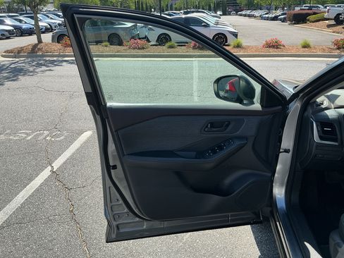 Used 2021 Nissan Rogue S FWD image 11