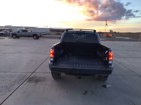 Used 2017 Toyota Tacoma TRD Pro image 5