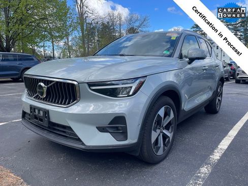 Certified 2025 Volvo XC40 B5 Plus AWD/4WD image 1