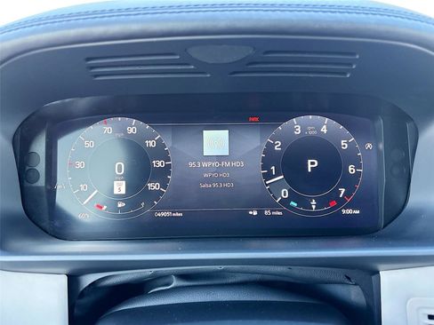 Used 2024 Land Rover Discovery Metropolitan Edition AWD/4WD image 14