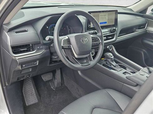 Used 2025 Toyota Grand Highlander FWD image 9