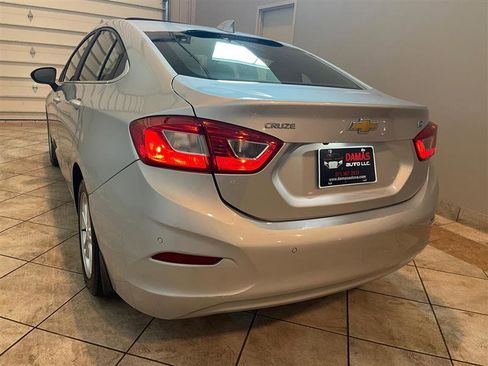 Used 2017 Chevrolet Cruze LT image 48
