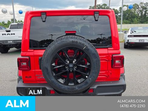 Used 2025 Jeep Wrangler Unlimited Sahara w/ Safety Group AWD/4WD image 13