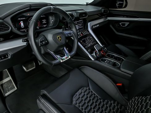 Used 2022 Lamborghini Urus image 21