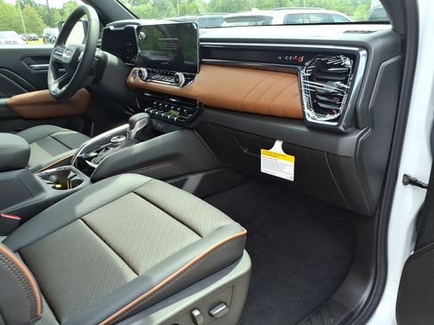 New 2026 GMC Canyon AT4 w/ Technology Plus Package AWD/4WD image 9