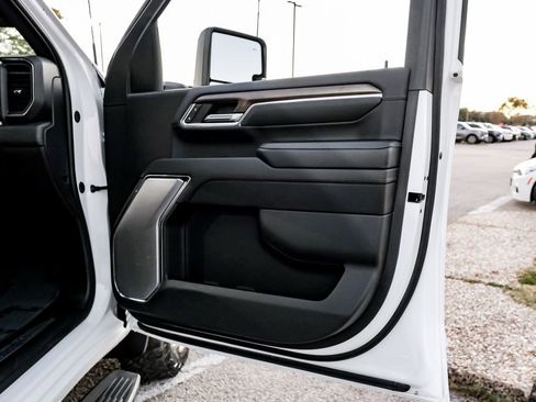 Used 2024 Chevrolet Silverado 3500 High Country w/ High Country Premium Package image 40