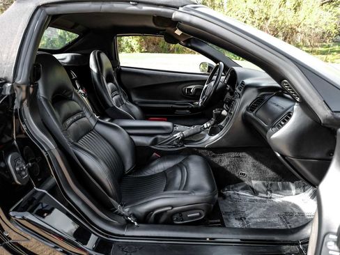 Used 2002 Chevrolet Corvette Convertible w/ Preferred Equipment Group2 image 32