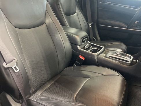 Used 2017 Chrysler 300 C image 45