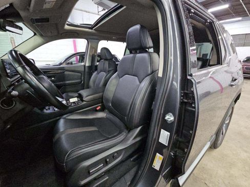 Used 2025 Honda Pilot Touring image 6