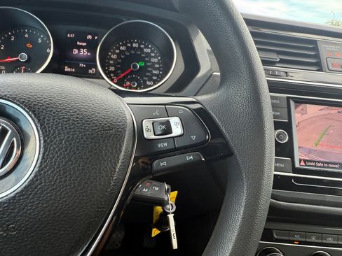 Used 2020 Volkswagen Tiguan S image 28