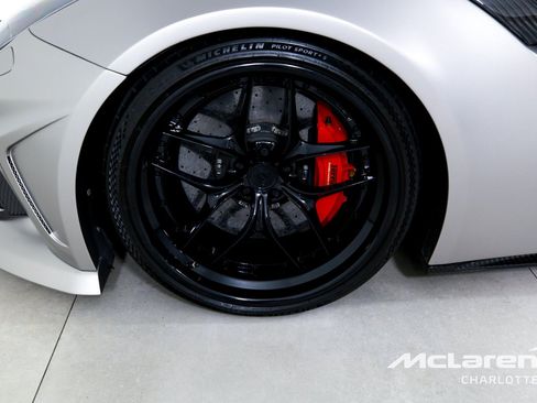 Used 2016 Ferrari F12 Berlinetta RWD image 24