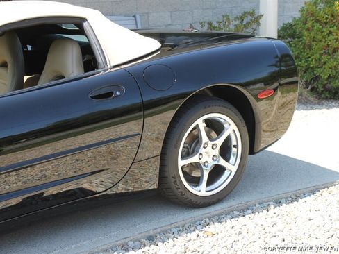 Used 2002 Chevrolet Corvette Convertible w/ Preferred Equipment Group2 image 10