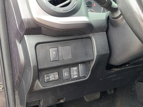 Used 2022 Toyota Tacoma TRD Off-Road AWD/4WD image 14