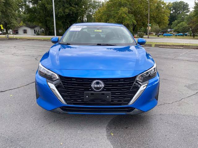 Used 2025 Nissan Sentra SV FWD image 2