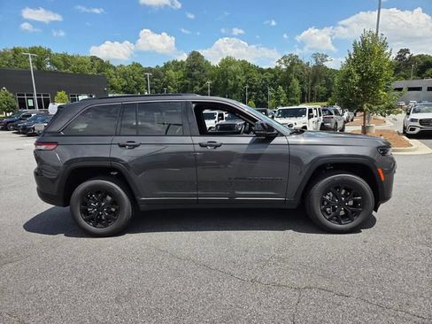 New 2026 Jeep Grand Cherokee Altitude RWD image 10