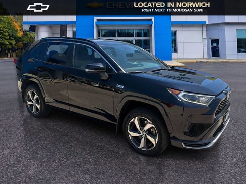 Used 2021 Toyota RAV4 SE w/ Weather & Moonroof Package AWD/4WD image 3