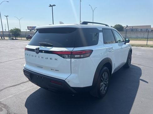 Used 2022 Nissan Pathfinder SV image 3
