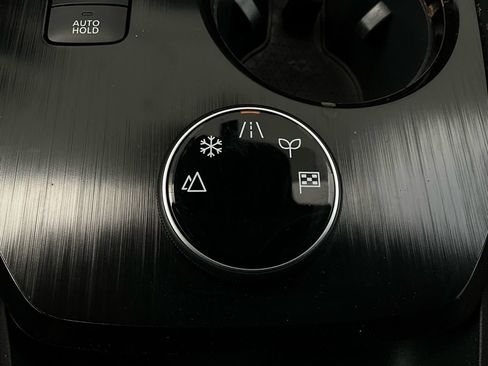 Used 2025 Nissan Rogue SV image 22