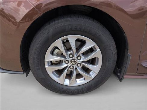 Used 2022 Toyota Sienna XLE FWD image 23