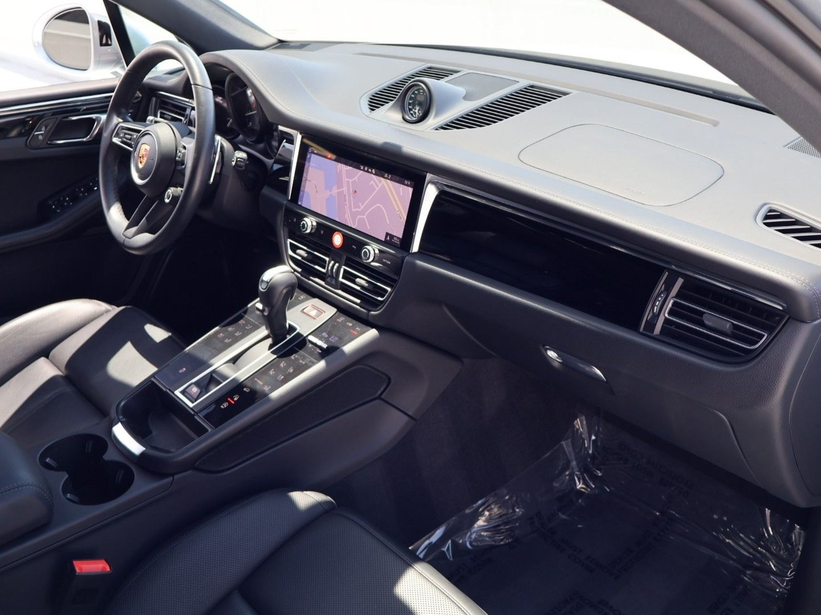 Certified 2026 Porsche Macan AWD/4WD image 25