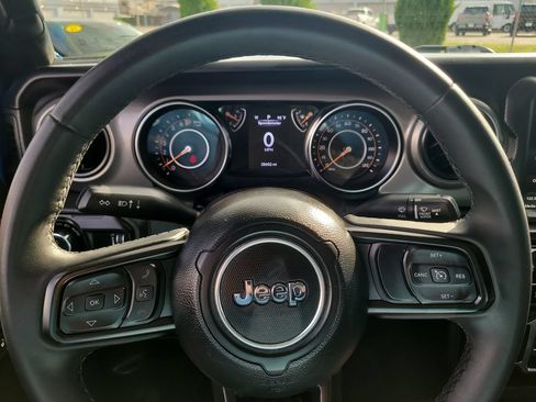 Used 2023 Jeep Gladiator Sport AWD/4WD image 32