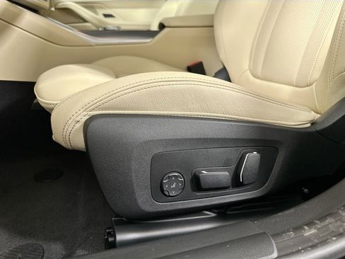 Used 2025 BMW i4 eDrive40 w/ Parking Assistance Package image 14