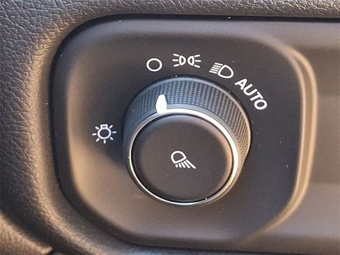 Used 2024 RAM 2500 Tradesman w/ Chrome Appearance Group image 22