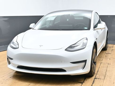 Used 2020 Tesla Model 3 Standard Range RWD image 4